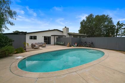 Esta casa, en Thousand Oaks, California (al norte de Los Angeles) estaba a la venta junto a un NFT.