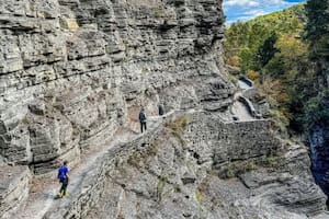 La ciudad de montaña que queda en Nueva York y que atrae por sus senderos sobre acantilados
