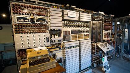 Esta computadora y el trabajo de expertos como Alan Turing en Betchley Park fueron fundamentales en lograr un fin anticipado de la guerra