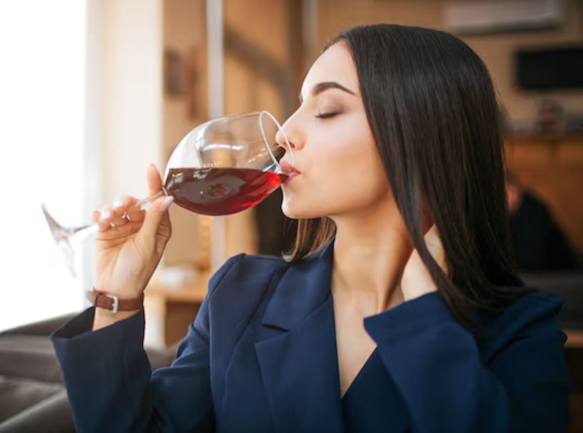 Um neurocientista descobriu os verdadeiros efeitos de beber uma taça de vinho antes de dormir Um neurocientista descobriu os verdadeiros efeitos de beber uma taça de vinho antes de dormir
