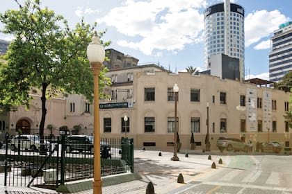 Esta edición de Casa FOA se realiza en un antiguo edificio patrimonial de 1918, sede del Pensionado y Casa Parroquial Madre Admirable