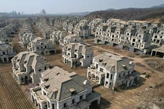 La ciudad donde la gente se muda a edificios no terminados después de ser estafados por millones de dólares