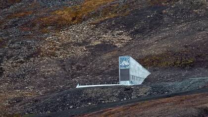 Esta es la entrada a la "bóveda del fin del mundo", el Banco Mundial de Semillas de Svalbard, Noruega.Esta es la entrada a la "bóveda del fin del mundo", el Banco Mundial de Semillas de Svalbard, Noruega.