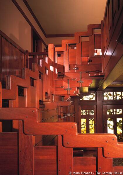 Esta es la escalera principal de The Gamble House