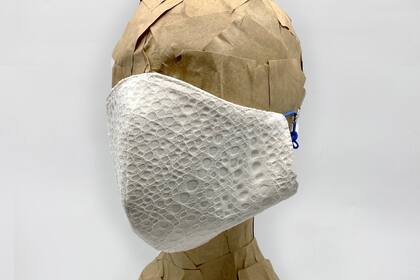 Esta es la máscara facial de encaje francés y algodón orgánico a 20 dólares la unidad de Maison Modulare