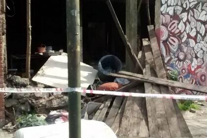Esta es la obra en construcción donde fueron halladas las pertenencias de Florencia. Vecinos denuncian que se trata de un "aguantadero" donde viven delincuentes