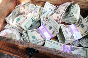 Esconden un cofre con US$10.000 y lanza una “búsqueda del tesoro”
