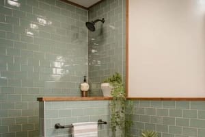 Las mamparas no van más: la última tendencia que las reemplaza