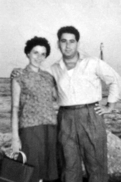 Esta es la única foto de Flora Cassuto y Salomón Cattach recién llegados a Buenos Aires en 1957