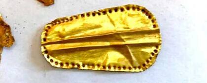 Esta es una de las piezas que hallaron en las momias, oro en lugar de lengua