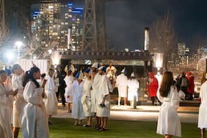 Nueva York instala el sauna más grande de la ciudad: así se puede asistir al “festival de los baños”