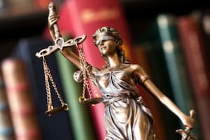 Esta fecha se empezó a festejar a partir de 1958 por decisión de la Federación Argentina de Colegios de Abogados (FACA)