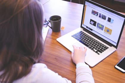 Esta fecha se encuentra impulsada por la Organización de las Naciones Unidas, que declara que “un crecimiento económico inclusivo y sostenido puede impulsar el progreso, crear empleos decentes para todos y mejorar los estándares de vida”