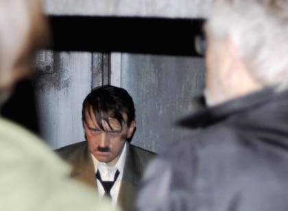 Esta figura de cera recrea lo que la evidencia histórica sugiere: que en sus últimos días Hitler estaba disociado de la realidad.