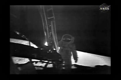 El Dr. Enrique Febbraro siguió la transmisión del primer descenso lunar y lo consideró un gesto de amistad del Hombre con el Universo y de los pueblos entre ellos 
