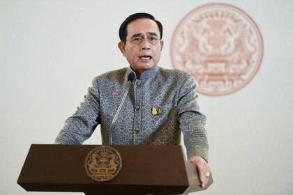 El primer ministro de Tailandia, Prayut Chan-O-Cha, en una sesión informativa sobre el caso del heredero de Red Bull en Bangkok