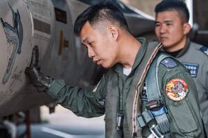 La insignia no oficial de las fuerzas aéreas de Taiwán que hace furor en la isla y desafía a Xi Jinping