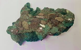 Esta foto difundida por la Universidad Federal de Paraná (UFPR) muestra "rocas de plástico" encontradas en la isla de Trindade, estado de Espirito Santo, Brasil, el 2 de septiembre de 2022, que forman parte de una investigación científica llevada a cabo por científicos de la UFPR.