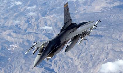 Esta foto publicada por la Fuerza Aérea de EE.UU. muestra un F-16 Fighting Falcon en Shaw Air Force Base, Carolina del Sur. (Kevin GRUENWALD / US AIR FORCE / AFP)