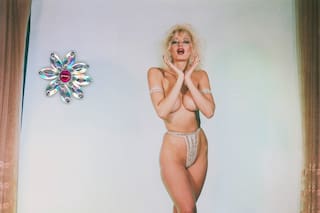 La "primera dama" Yuyito González seduce en la feria