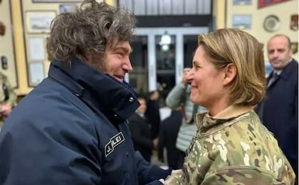 El presidente Javier Milei, al recibir en 2024 a la entonces jefa del Comando Sur de los Estados Unidos, general Laura Richardson