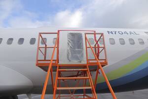 La tajante medida de Alaska Airlines después de que se desprendió la puerta de un avión en pleno vuelo
