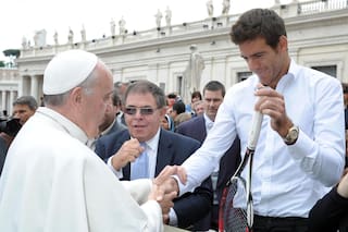 El papa Francisco y el tenis: el encuentro con Del Potro, la raqueta del US Open y la bendición antes de una operación