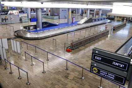 Esta fotografía tomada el 24 de enero de 2021 muestra el área vacía de reclamo de equipaje en la terminal del Aeropuerto Internacional Ben-Gurion de Israel en Lod, cerca de Tel Aviv