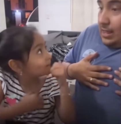 Esta fue la reacción del hombre cuando su hija le dijo la supuesta verdad