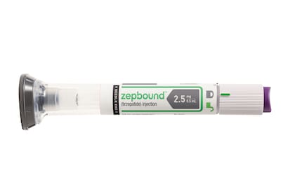 Esta imagen proporcionada por Eli Lilly el miércoles 8 de noviembre de 2023 muestra el empaque de su nuevo fármaco Zepbound. (Eli Lilly vía AP)