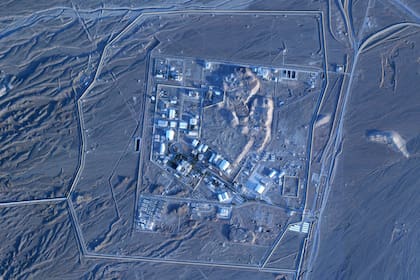 Esta imagen satelital proporcionada por Planet Labs PBC muestra la instalación nuclear de enriquecimiento de Natanz, en Irán, el miércoles 28 de enero de 2026