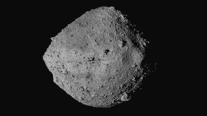 Esta imagen sin fecha proporcionada por la NASA muestra el asteroide Bennu visto desde la nave espacial OSIRIS-REx. 
