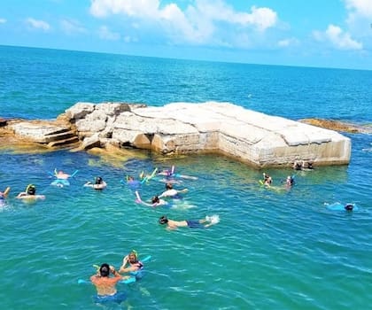 Esta "isla fantasma" invita a sus visitantes a realizar snorkel en sus aguas cristalinas