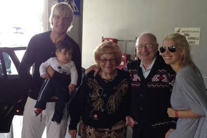 Esta mañana, Wanda y su marido junto a los abuelos de ella, apenas llegaron a Italia