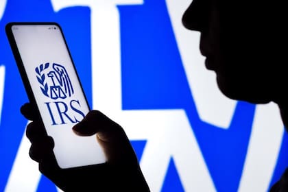 Esta medida busca reducir la confusión causada por estafadores que se hacen pasar por agentes