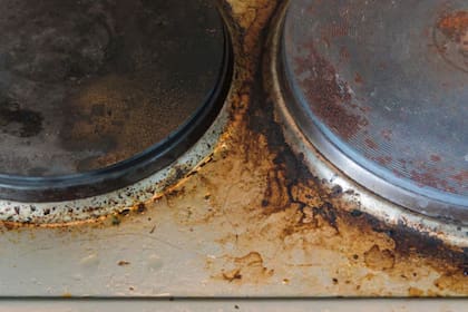 Esta mezcla sirve para remover el óxido, la grasa y mugre pegada de hornos y hornallas