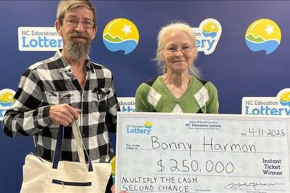 Esta mujer se enteró de que ganó US$250 mil mientras estaba en el trabajo (Lotería Educativa de Carolina del Norte)