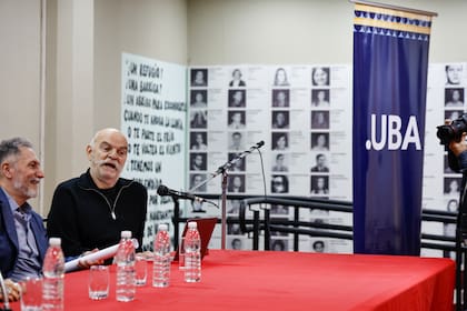 “Esta noche por fin voy a poder sentarme en una cena de doctores con mi abuelo y con mi padre, que siempre fueron ‘el doctor Caparrós’, dijo el homenajeado