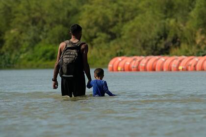 Esta política, descrita como de bajo costo, se ha implementado principalmente en puntos críticos de paso