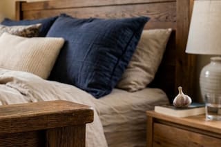 Por qué el Feng Shui recomienda dejar un ajo al lado de la cama