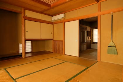 Esta propiedad data de 1983 en las afueras de Tokio y está listada en 36 millones de yenes, o alrededor de US$272,000. (Andrew Faulk/The New York Times)