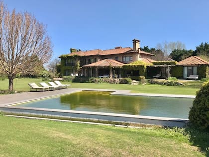 Esta propiedad tiene nueve ambientes y 11.508 m2