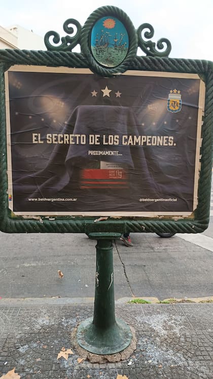 Esta publicidad en vía pública copó la cartelería en el centro de Buenos Aires estos días.