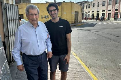 Esta semana, con su nieto, Vargas Llosa siguió en su recorrido por los lugares de Lima que ambientaron sus novelas