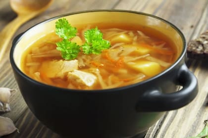 Esta sopa es rica en fibra, vitaminas y minerales que favorecen una digestión más ligera