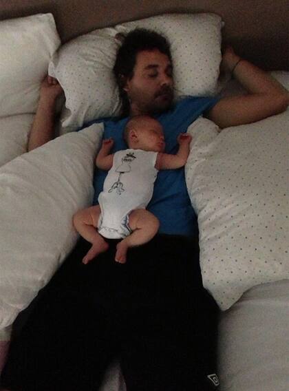 Esta tierna foto de Pedro, la tuiteó su mujer.