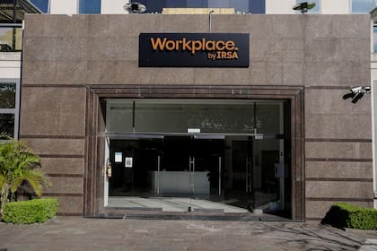 Está ubicado al lado del shoping DOT en un punto estratégico q une CABA con GBA