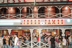 Cierra el histórico boliche de zona oeste Jesse James y comienza su demolición