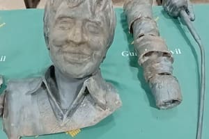 Robaron la estatua de un eximio golfista y la despedazaron para venderla: la Policía la recuperó antes