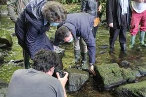 Estaba pescando y realizó un asombroso descubrimiento arqueológico